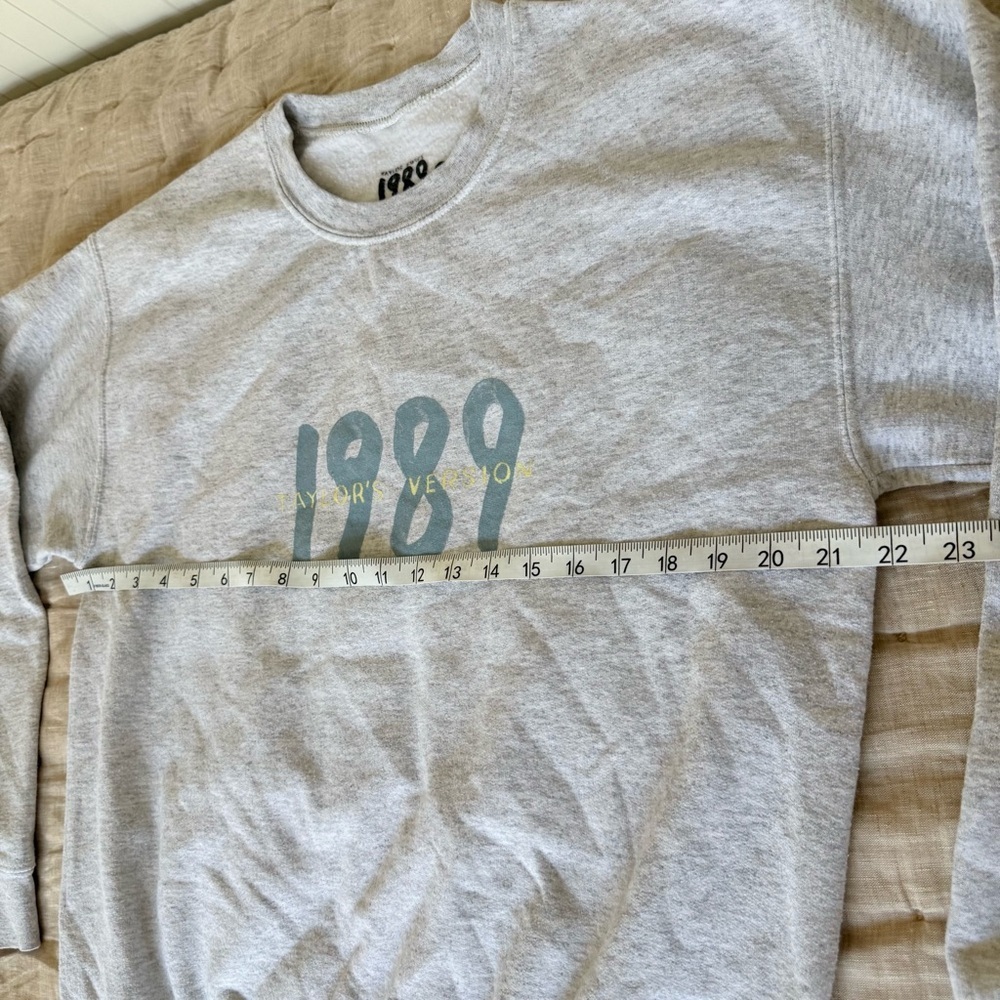Taylor Swift 1989 Spotify Fans First Exclusive Merch Sweatshirt Medium - Picture 6 of 6